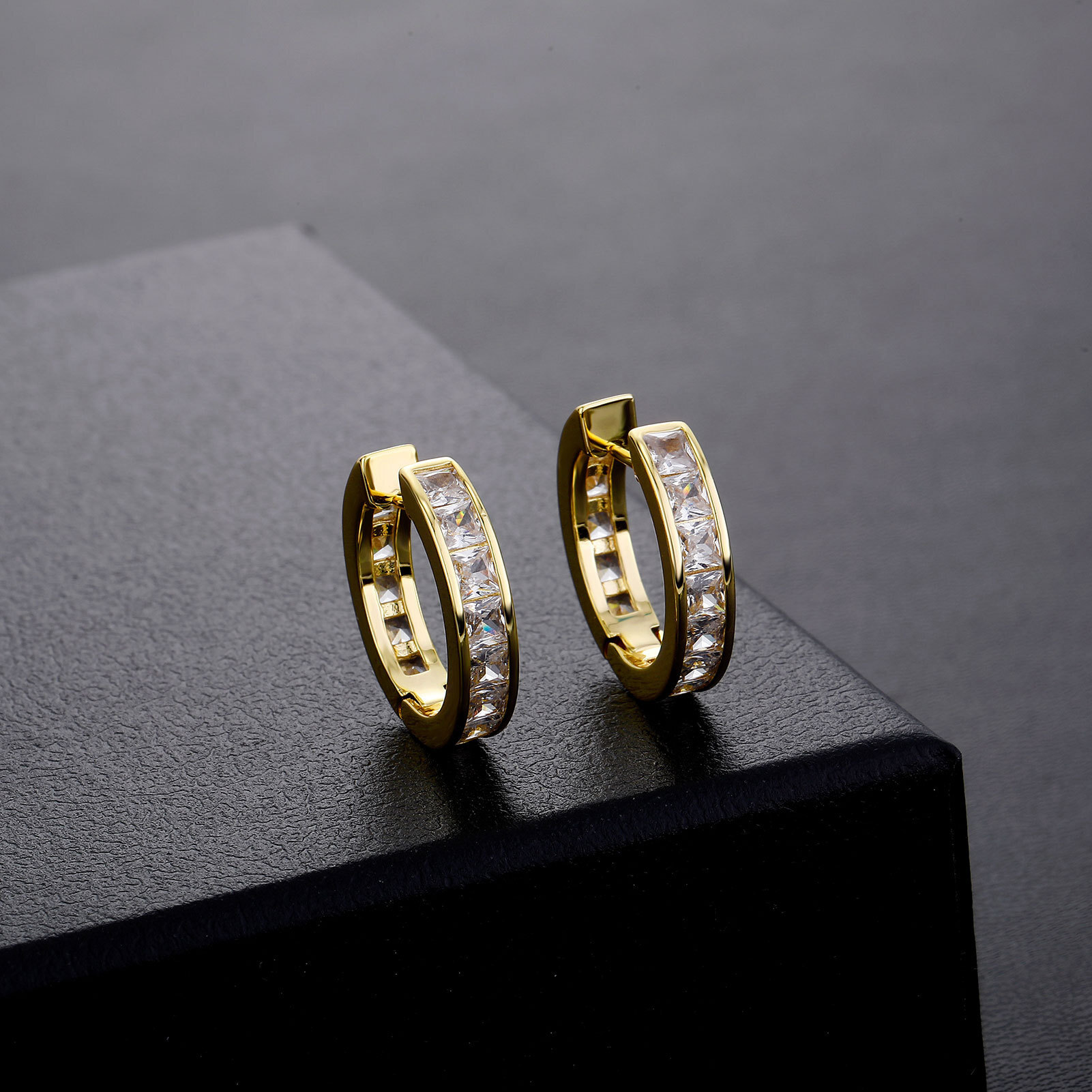 Real 18K 14K 10K Luxury Iced copper moissanite INS-style geometric minimalist European Out D VVS Diamond American hoop earrings, fashionable versati