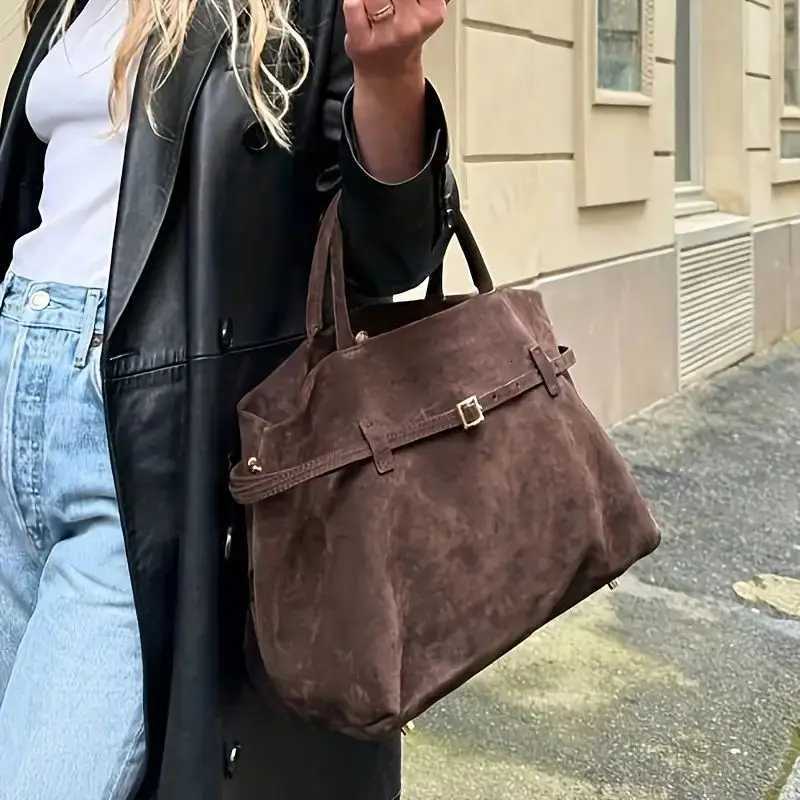 Totes 2024 Autumn/Winter New Women's Bag Fashion Style Suede Handbag Commuter Versatile High End Single Shoulder Crossbody Bag X261016