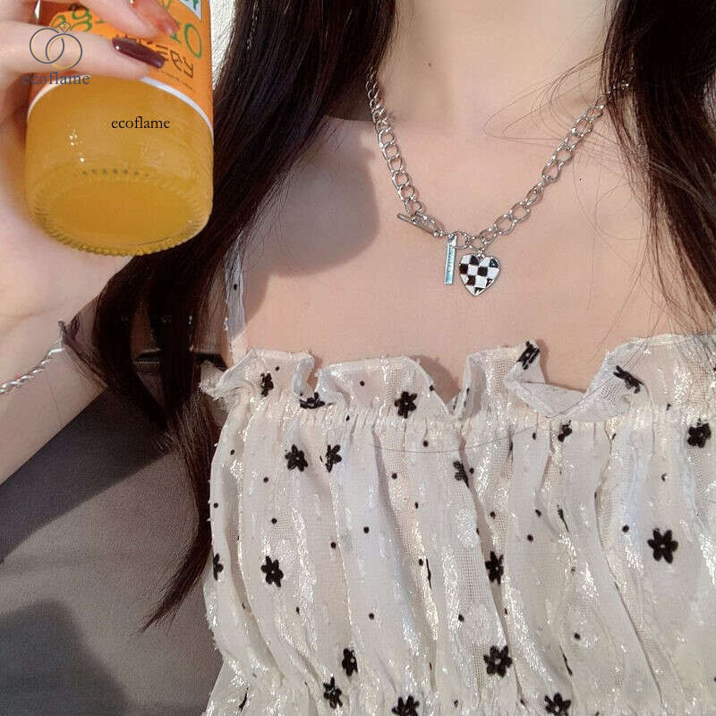 Korean Japanese soft girl style checkerboard heart pendant necklace and bracelet set, niche design, 2025 trendy sweater chain