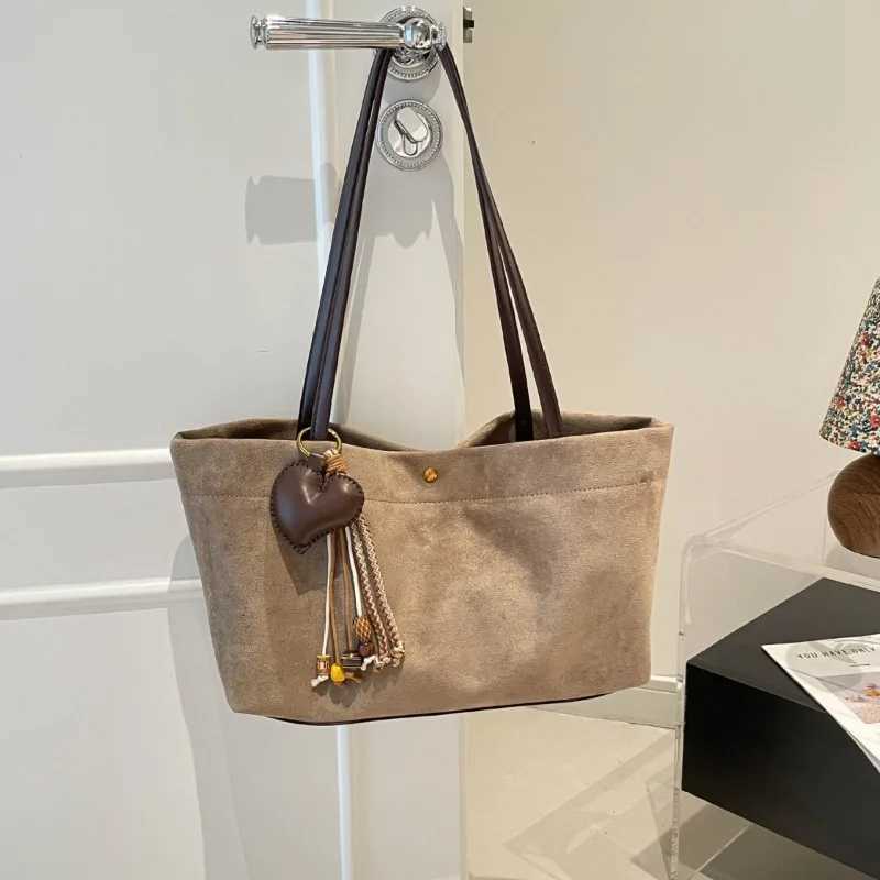 Shoulder Bags Relaxing Faux Suede Frosted Tote Bag for Women New Large Capacity Commuting Underarm Shoulder Bag Simple Versatile Handbag X261016