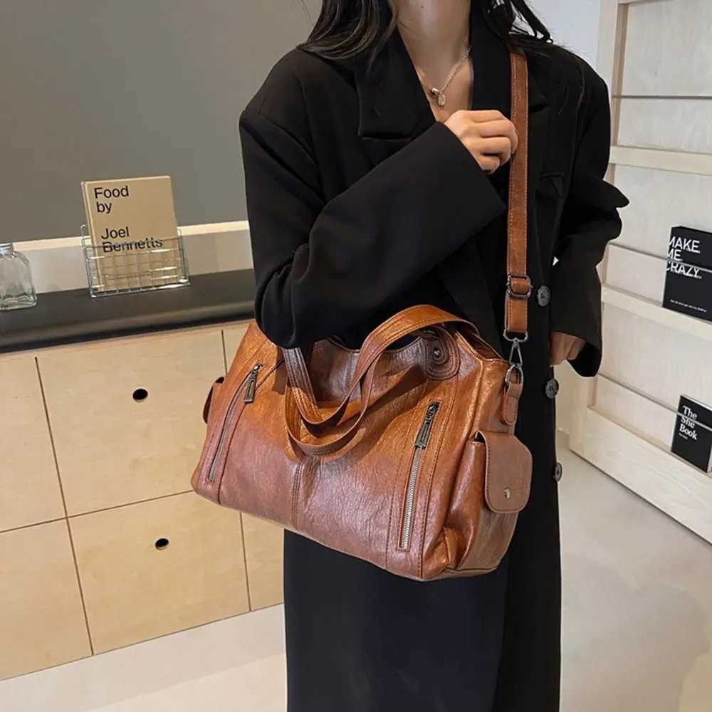 Shoulder Bags Stylish Retro PU Shoulder Bag Locomotive Style Soft Commuting Handbag Large Capacity Waterproof Underarm Tote Bag Daily X261016