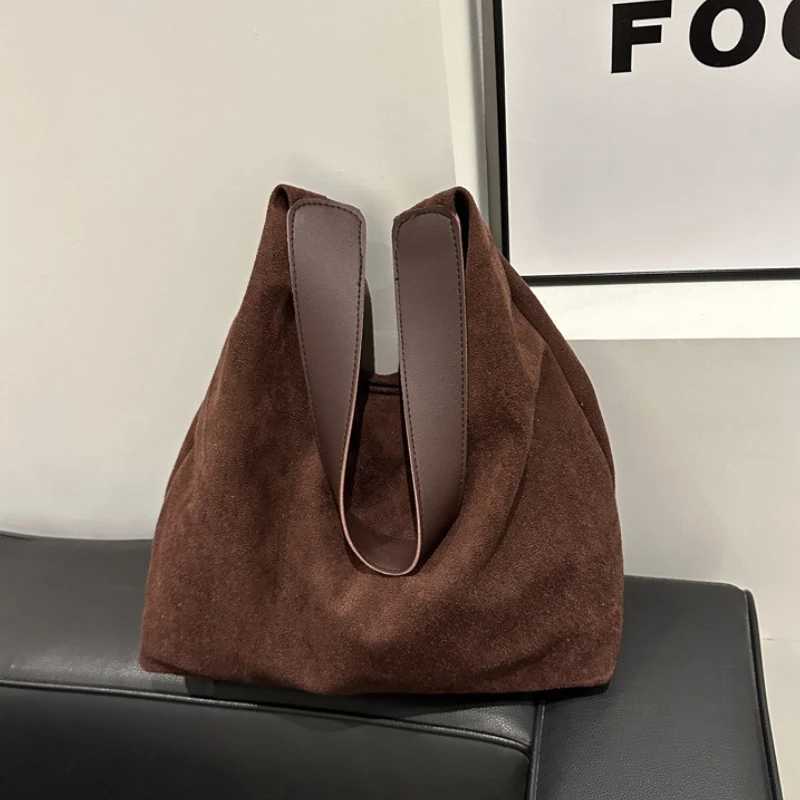 Shoulder Bags Large-capacity Retro Matte Handbag for Women New Autumn and Winter Suede Single-shoulder Bag New and High-end Commuter Tote Bag X26101