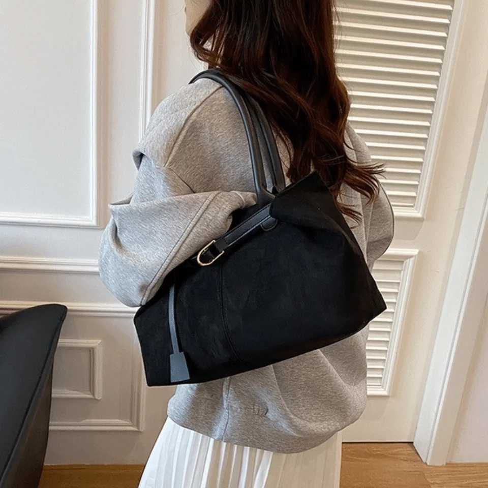 Shoulder Bags Elegant Autumn Winter Tote Bag PU Leather Solid Color Faux Suede Shoulder Handbag Vintage Style Simple Versatile Commutingr Bag X26101