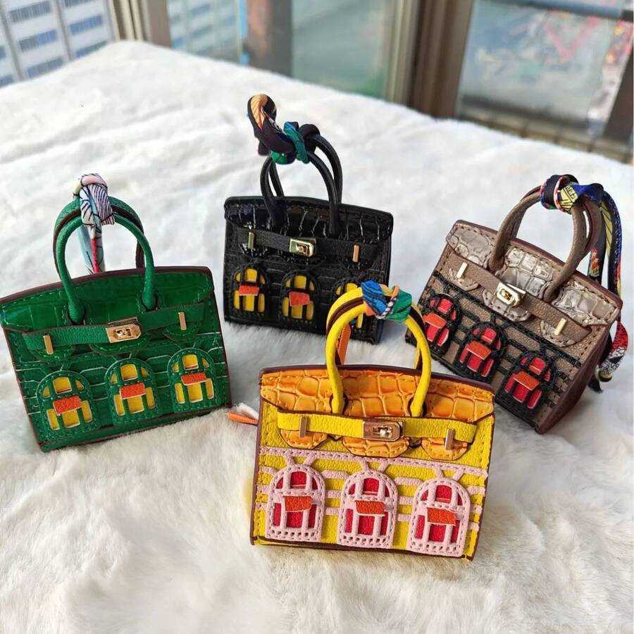 cologne 2026 Keychains Lanyards Tiny House Leather Mini Bag perfume Charm Keyring Decorate Purse Keychain Pendant Designer ss9
