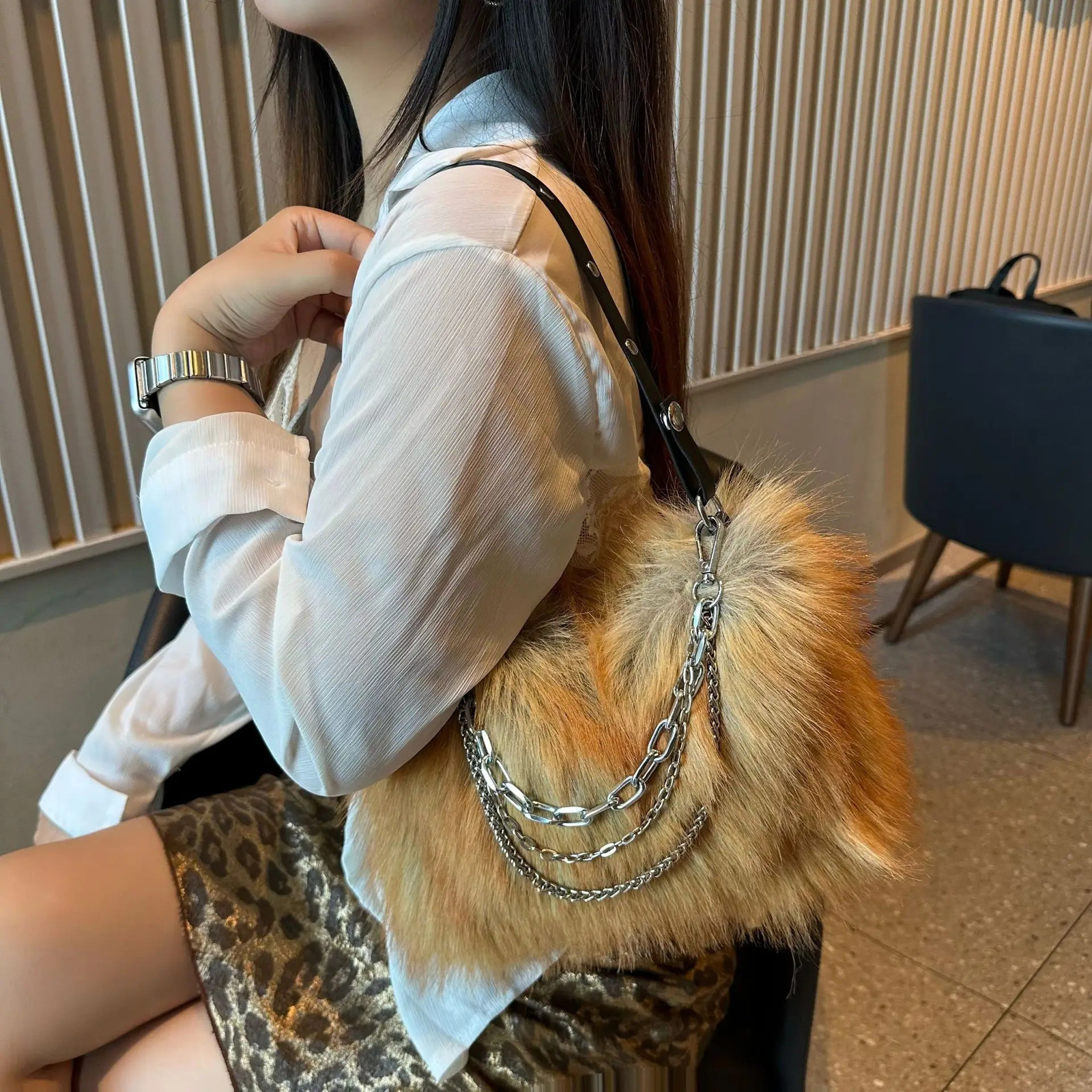 Women Fashion Light Chain Bag Retro Faux Fur Handbag Large Capacity Shoulder Crossbody Bag 261016