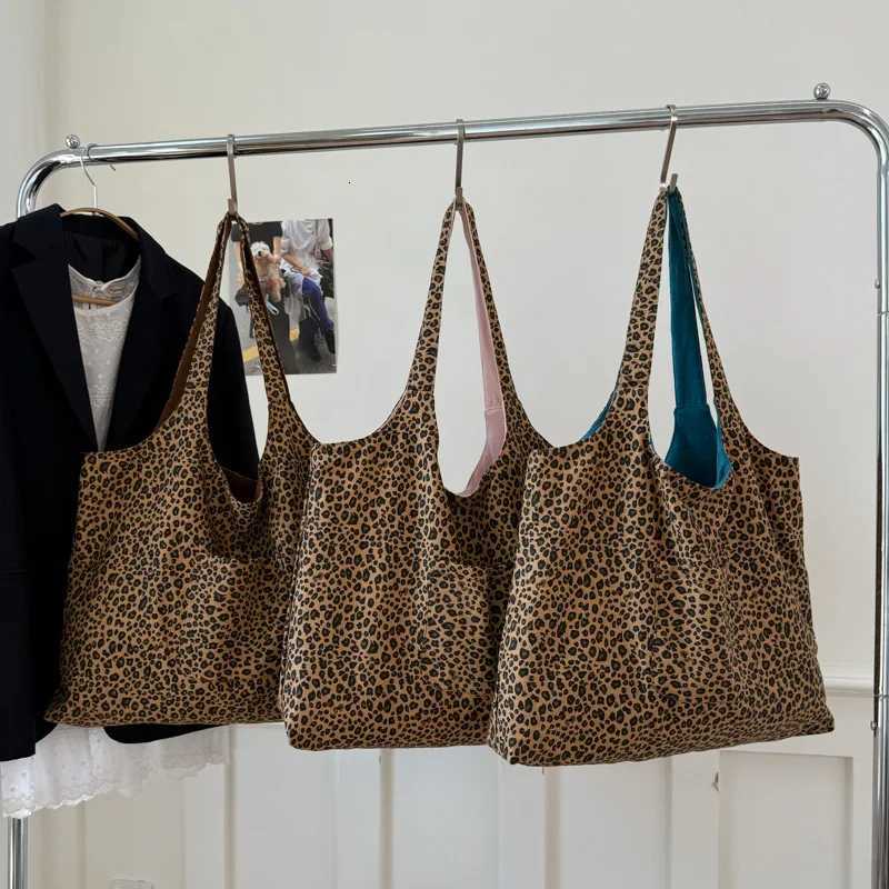 Shoulder Bags Leopard Print Vest Shoulder Bag for Women Double-sided Female Retro Suede Tote Purse Fall Winter Ladies Contrast Color Handbags X26101