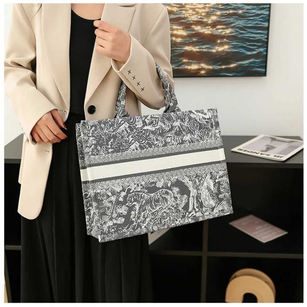 Shoulder Bags 1PC Canvas Tote Bag Fashion Largecapacity Commuter Shopping Bag Autumn Women's Shoulder Handbag Tote Bag InkWash Style H261016