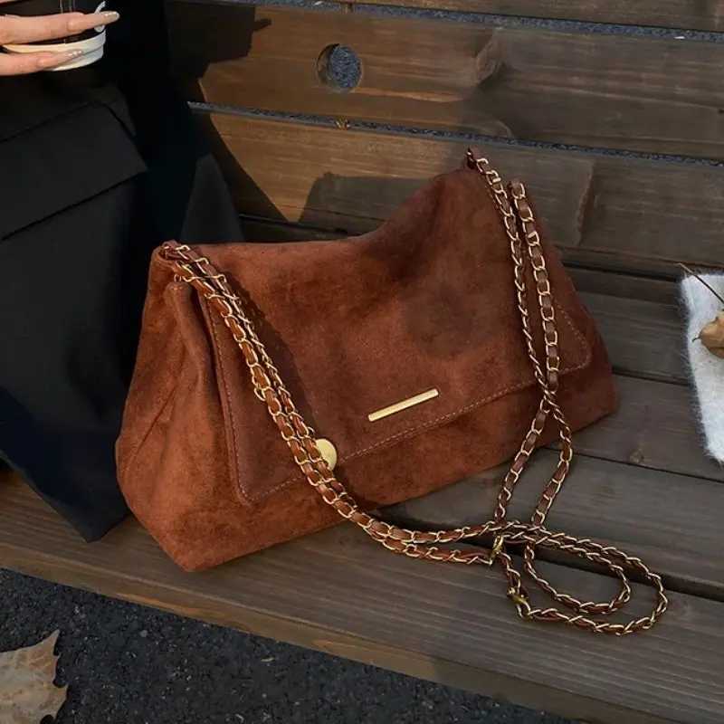 Shoulder Bags Fall Winter New Women's Tote Bag with Chain Strap Suede Crossbody Shoulder Handbag Elegant Top-Handle Purse for Daily Use X261016