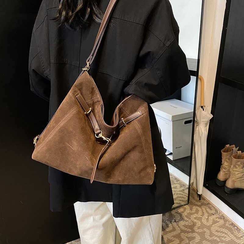 Large Capacity Matte Bag for Women 2025 New Autumn Winter Casual Shoulder Bag Commuter Tote Bag Backpack Q261016