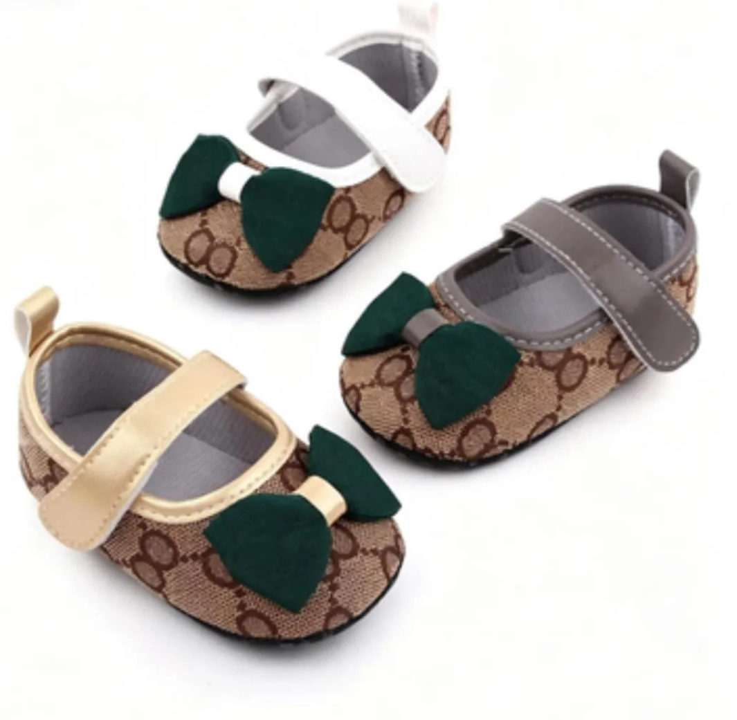 Designer Inspired Baby Girls Bowknot Prewalker Shoes Soft Non-slip Sole Vintage Monogram Print Crib Shoes for Newborn Toddlers 0-18M Casual Shoes