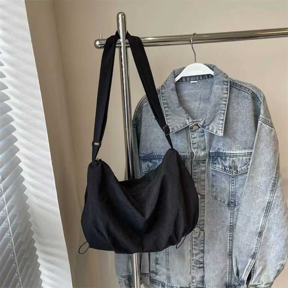Evening Bags Nylon Hobo Bag Solid Color Drawstring Shoulder Bag Adjustable Strap Large Capacity Dumpling Bag Ladies H261016