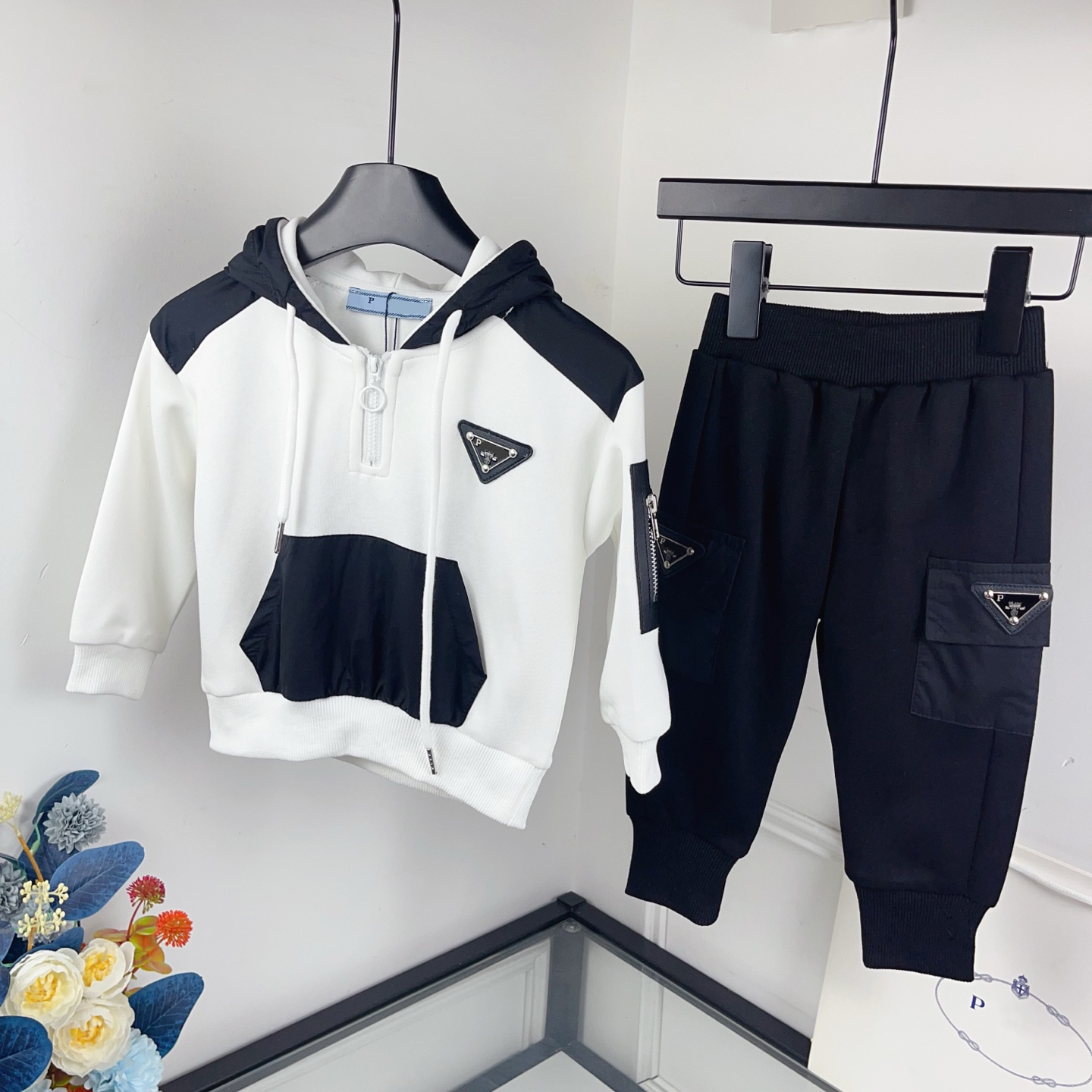Designer Kids Hooded 2Pcs Outfit Set Boys Black White Color Block Long Sleeve Sweatshirt + Cargo Pants Toddler Boy Casual Tracksuit Children Clothin