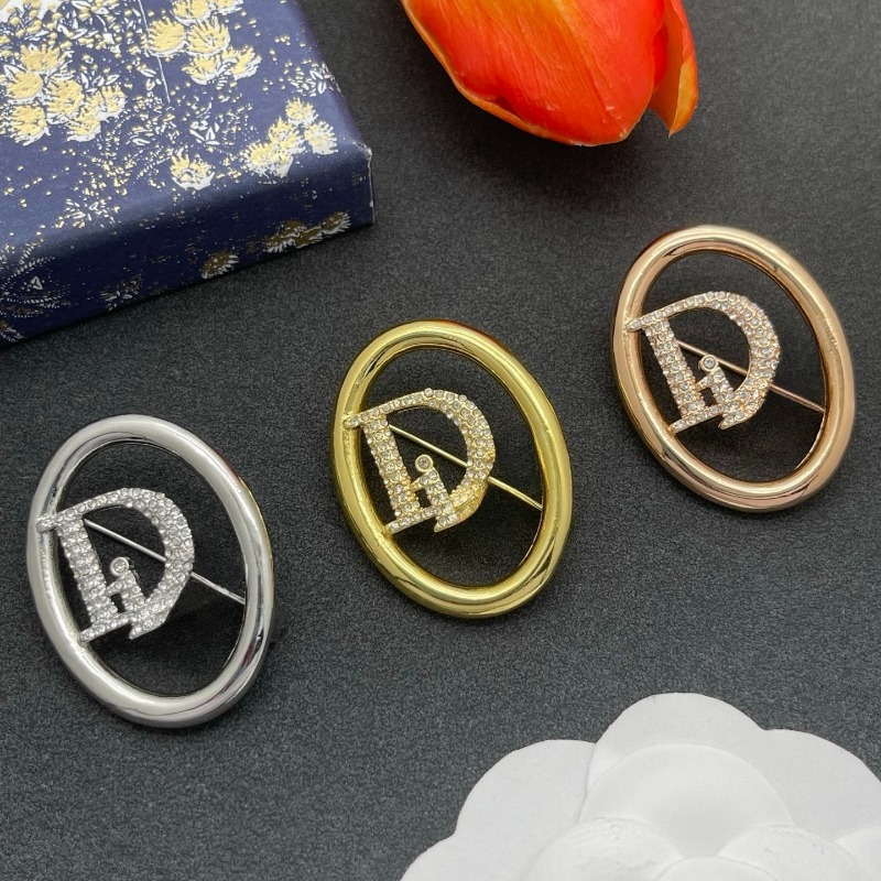 Luxury Rhinestone Letter Brooch Pin for Women 18K Gold Plated Crystal Hollow Statement Brooch Elegant Designer Brooch for Suit Coat Wedding Party