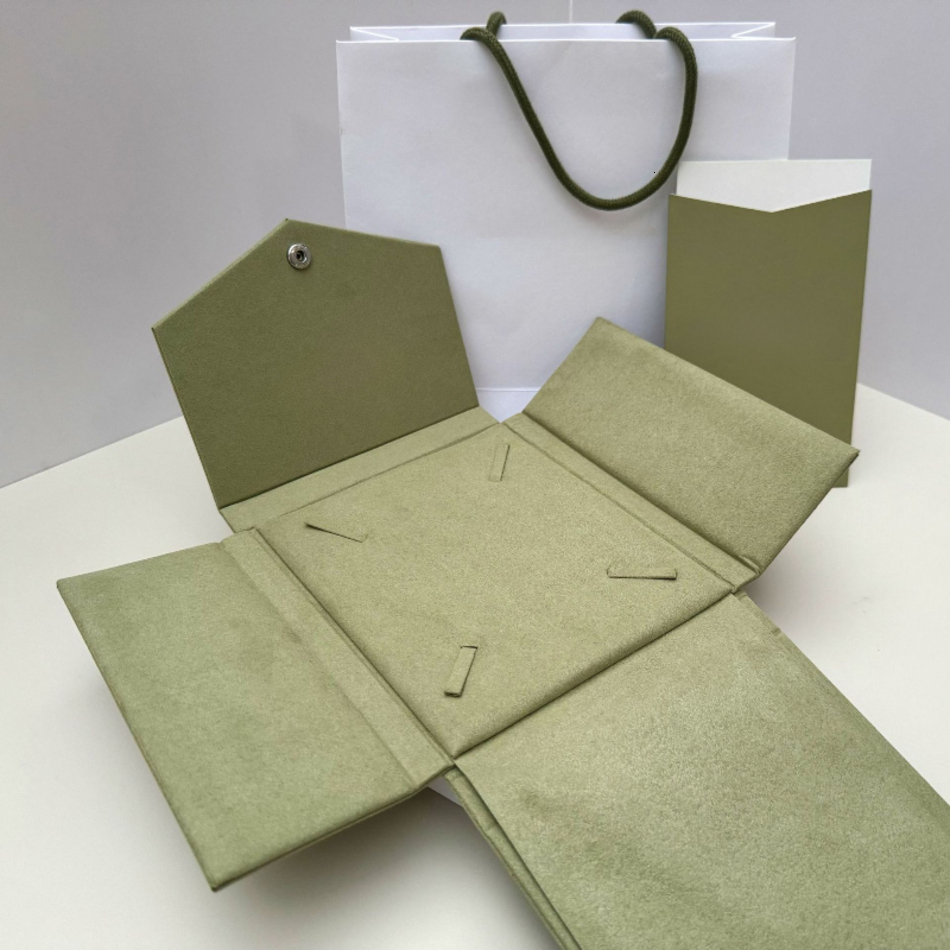 2026 New Luxury Classic Clover Designer Jewelry Box Case With cologne Bag Top Grade Earrin Necklace Bracelet Ring Bangle Brooch Long Sweater Necklac