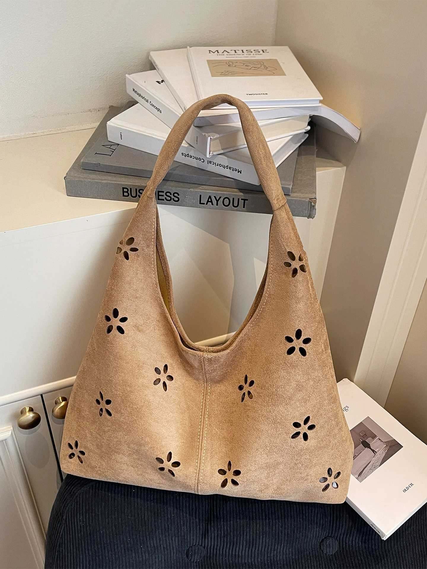 Shoulder Bags Fashion Hollow Out Tote Bag AutumnWinter Women's Retro Faux Suede One Shoulder Bags Korean Simple Large Capacity Handbags X261016