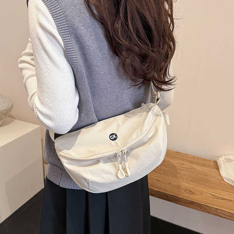 Korean-style solid color casual nylon shoulder bag niche design suitable for commuting casual use and campus dumpling bag Q261016