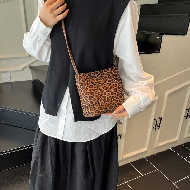Totes New Women Small Shoulder Bag Korean Minimalist Maillard Suede Crossbody Bag Retro Leopard Print Mini Bucket Bag X261016