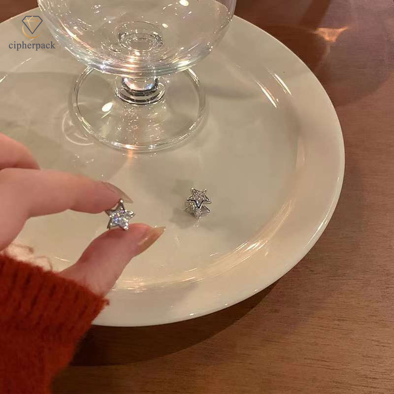 Small exquisite micro-inlaid diamond pentagram for women, unique versatile, stylish and elegant, light luxury fashion earrings