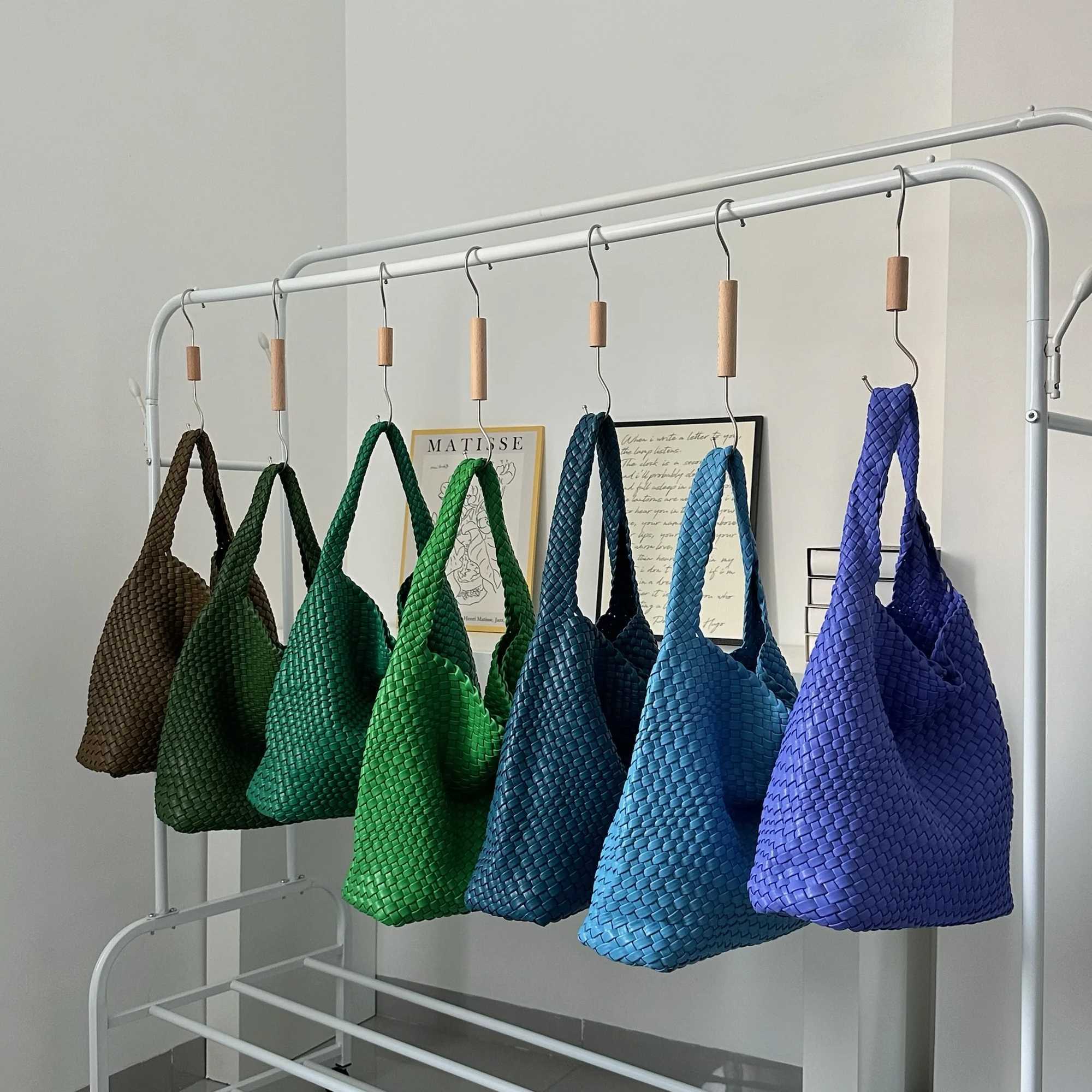 Women's PU Leather Shoulder Bag Woven Soft Fabric Underarm Bag Trendy European And American Style Q261016