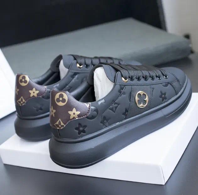 Luxury new designer running shoes for men and women, featuring high-quality materials, letter detailing, and a vintage-inspired design. These casual