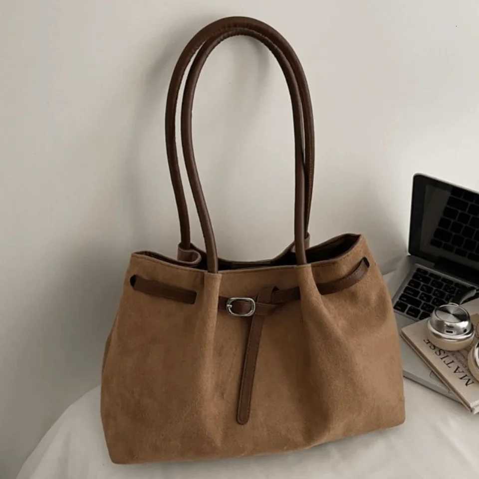 Totes Elegant Suede Shoulder Bag Retro Large Capacity Handbag Available in 4 Colors Solid Color Commuting Tote Bag School/Travel/Work X261016