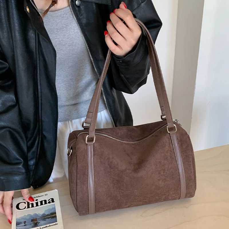 Shoulder Bags Women's Large Capacity Casual Handbags Retro Suede Leather Zipper Crossbody Bags Solid Color Commuting One Shoulder Bag X261016
