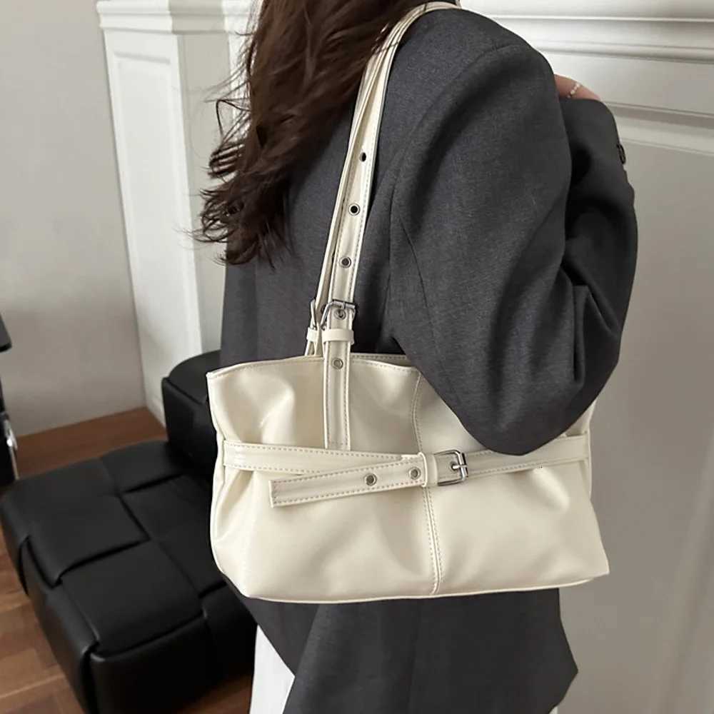 Totes Solid-color Versatile Tote Bag for Women High-quality Suede Buckle-designed Bucket Commuter Bag X261016