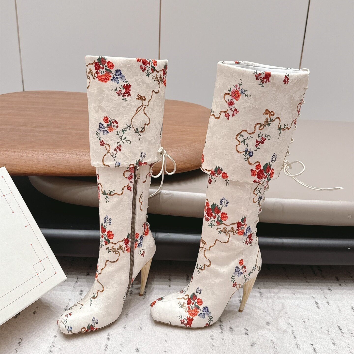 boot woman designer heel point toe leather luxury comfortable beige party work office city vintage retro modern casual fashion sport stylish trendy