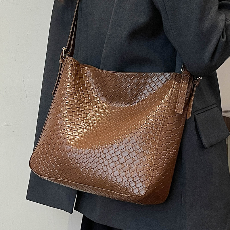 Korean Retro Fashion Women's Beach Woven Bag New Designer Bag Women's Handbag Niche Large Capacity Single Shoulder Crossbody Bag Commuting