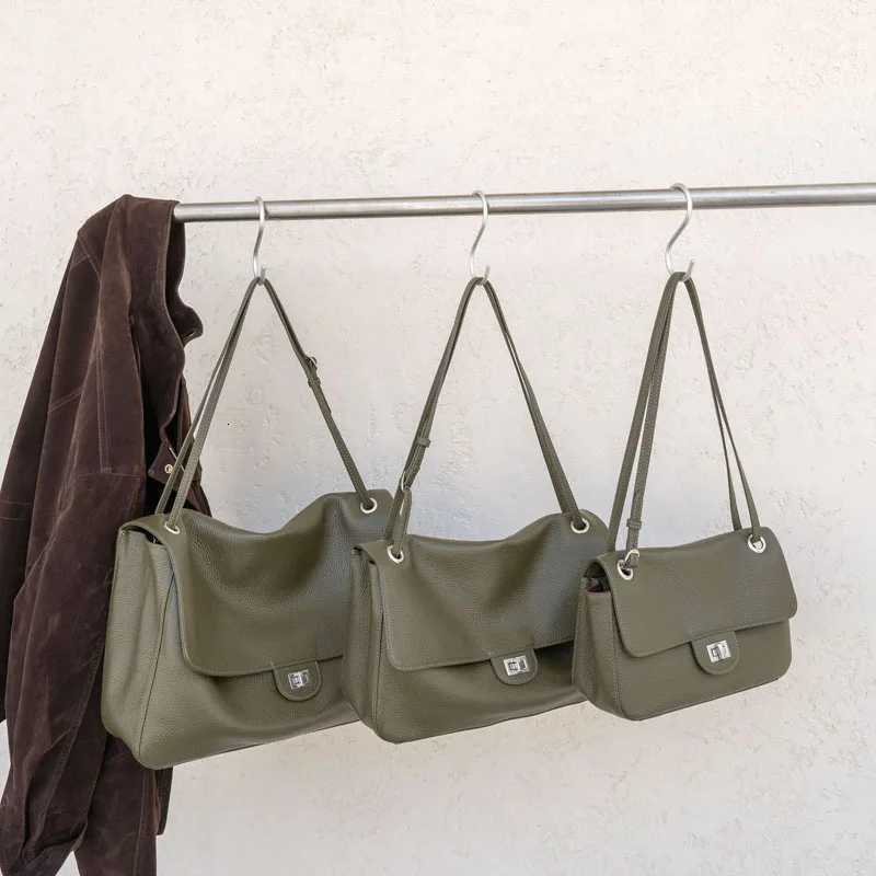 Shoulder Bags High Quality Soft Top Layer Cowhide Shoulder Bag Fashionable Flip Lock Shoulder Bag Large Capacity Adjustable Crossbody Bag H261016