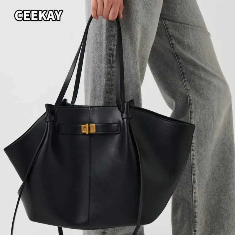 Shoulder Bags Fashion Large Capacity Trapeze Women Shoulder Bags Designer Metal Lock Handbags High-Quality Pu Leather Big Tote Commute Bag X261016
