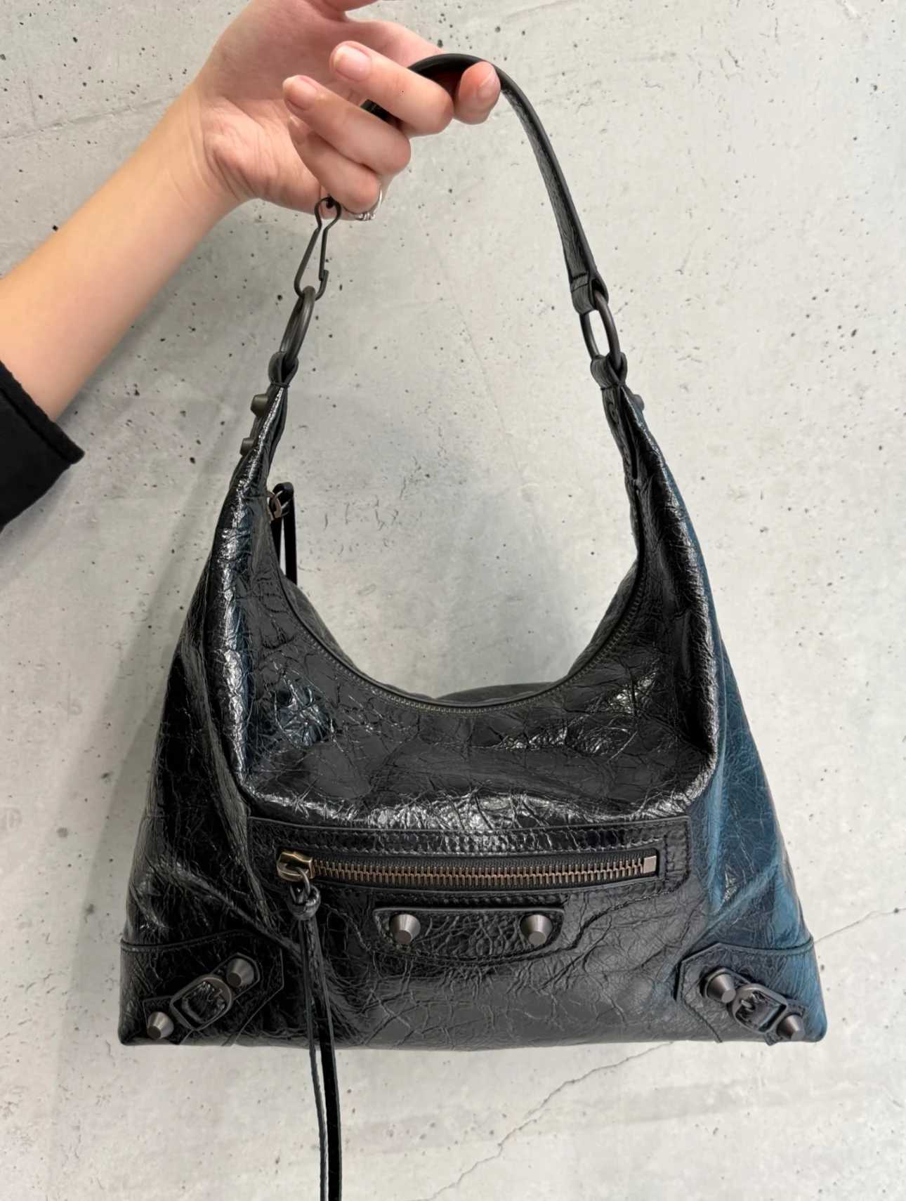 Totes Cool Leather Rivet Motorcycle Bag Large Capacity Top Layer Cowhide Tote Bag for Commuting Women's Crossbody Bag HOBO bags X261016