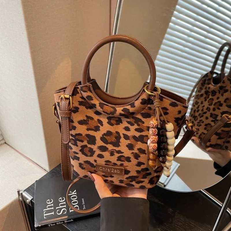 Shoulder Bags Fashionable Women Small Suede Crossbody Bags 2025 Winter New Retro Short Handle Shoulder Bag Luxury Designer Handbags and Purses X2610
