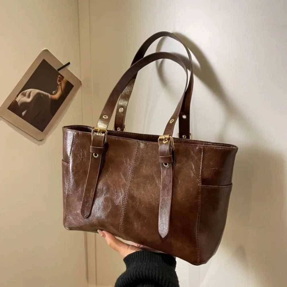 Totes 2025 Korean Versatile Women Chain Shoulder Bags Luxury Minimalist Tote Bag Large Capacity Solid Color Female Handbags bolso X261016