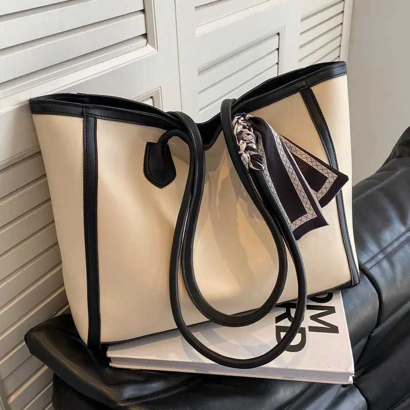 Large Capacity Women's Bag 2026 Fashion Versatile High-end Commuter Tote Bag Versatile Shoulder Bag with Color Handbag for Women X261016