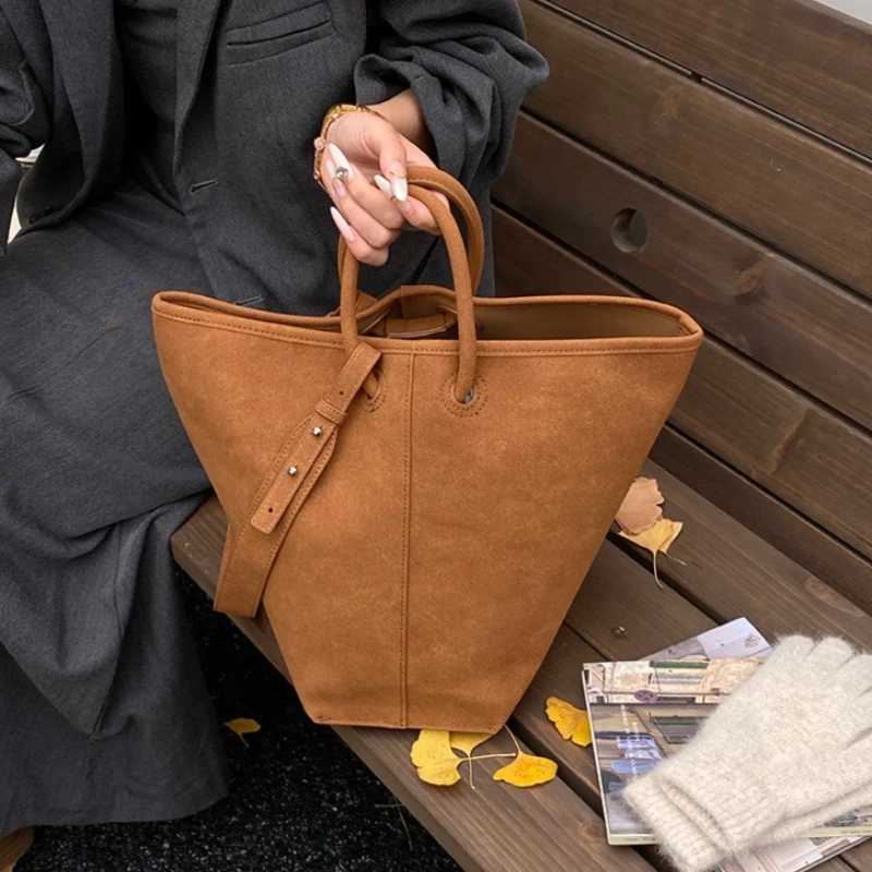 Shoulder Bags New Frosted Large Capacity Tote Bag Retro High End Shoulder Crossbody Bag Faux Suede Women Handbag Guangzhou High Quality Bag X261016