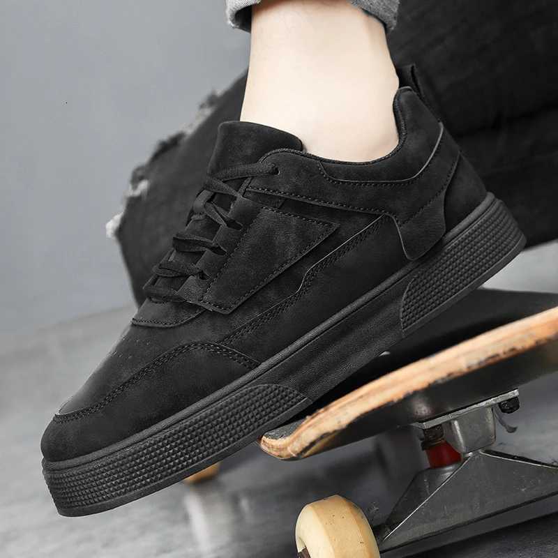 Casual Shoes 2026 New Arrival Men's Fashion Outdoor Casual Versatile Sports Sneakers H261016