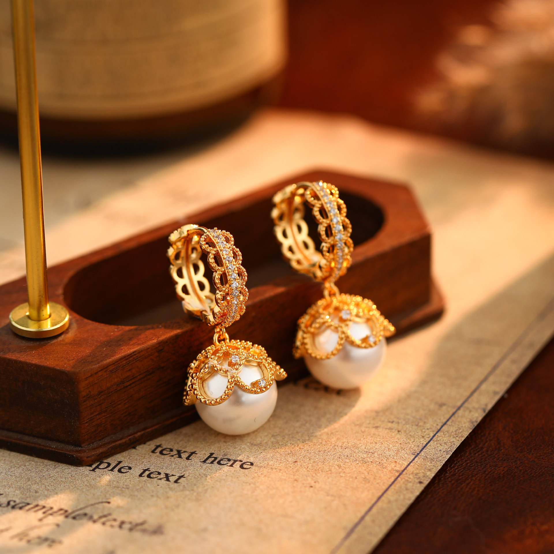 French retro court-style, delicate luxurious hollowed-out cubic zirconia lace pearl earrings, exuding an elegant and sophisticated aura