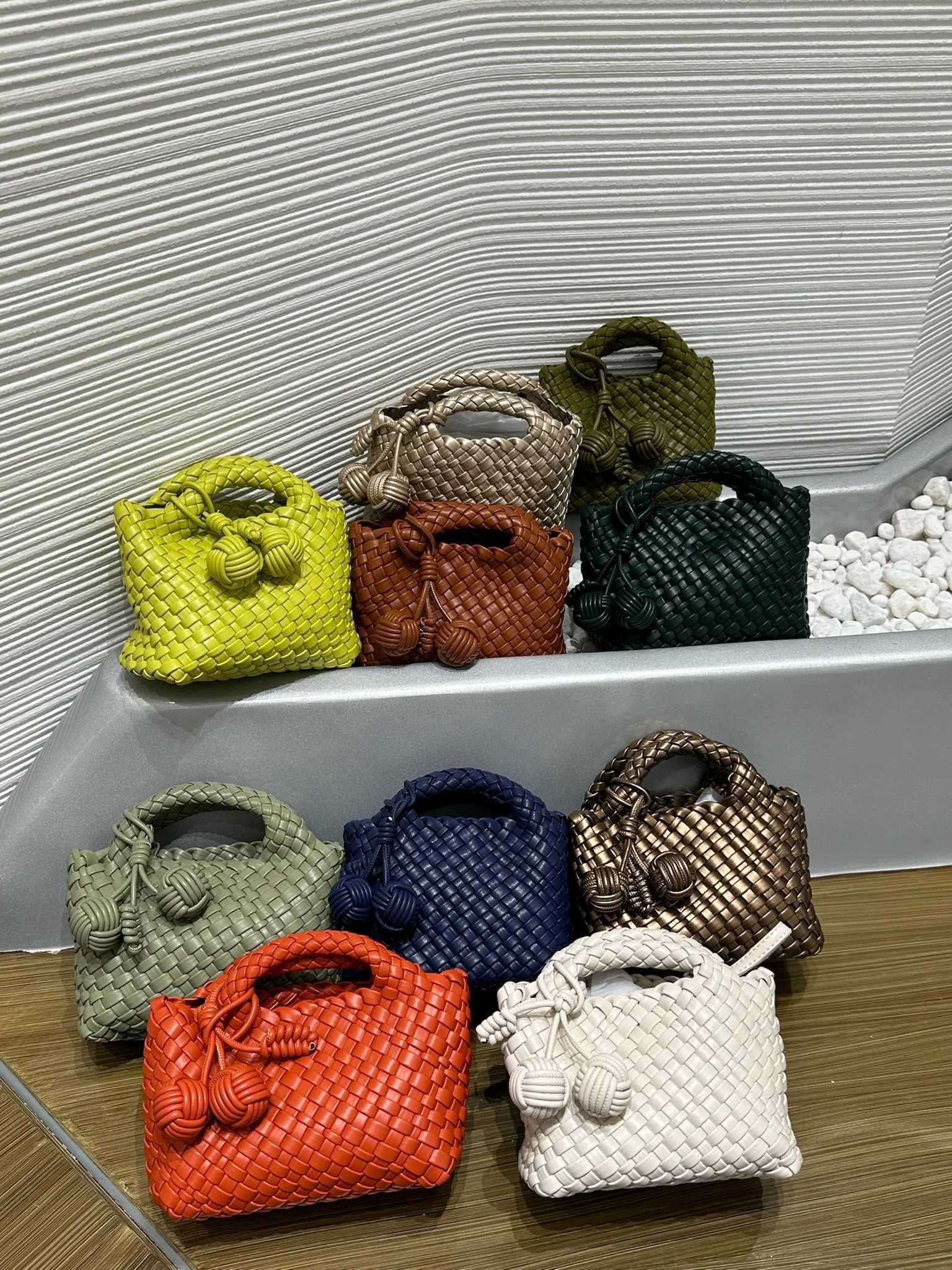 Designer Bag Women's Handbag Popular Small Size Version PU Leather Woven Bag Fashion Style Soft Handmade Bucket Bag Q261016