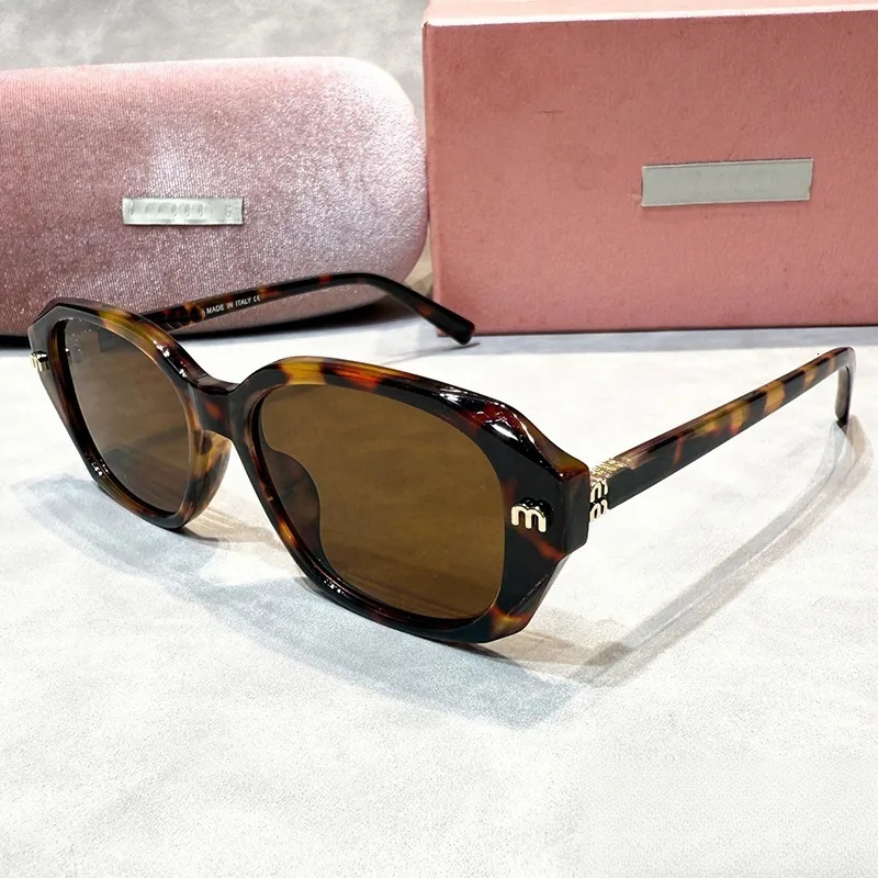 Designer luxury sunglasses for women 12A Travel Glasses nice of letters trend men gift Beach shading UV400 protection polarized with box Sparkle pre