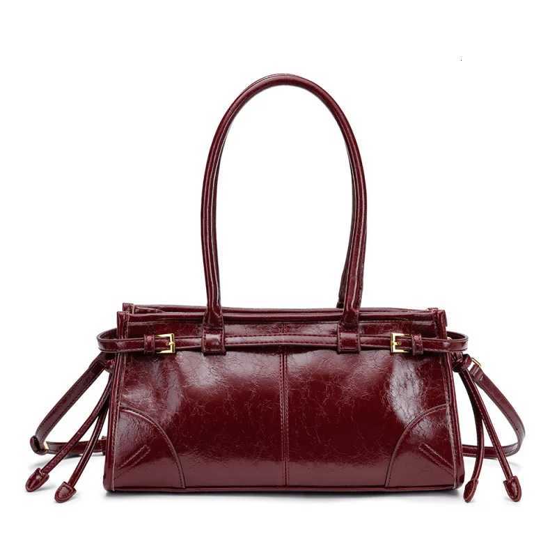 Cross Body 2025 New Soft Lux Boston Style Women's Motorcycle Fashion Crossbody Shoulder Bag Layered Oil Wax Leather Single Strap H261016