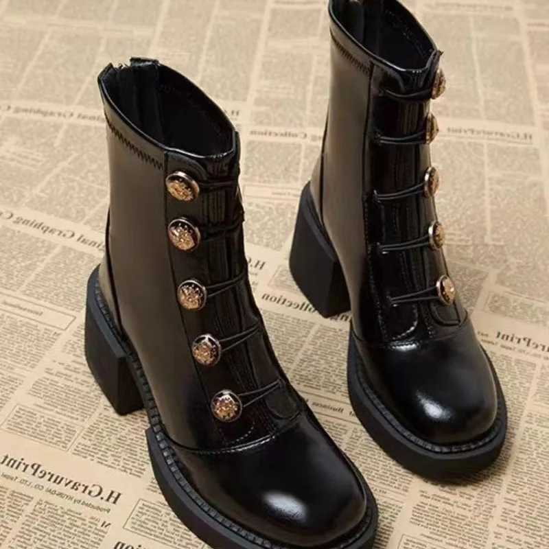 Vintage Women Chunky Heel Ankle Boots Metal Button Decor Back Zipper Round Toe ThickSole Retro British Style Short Booties Q