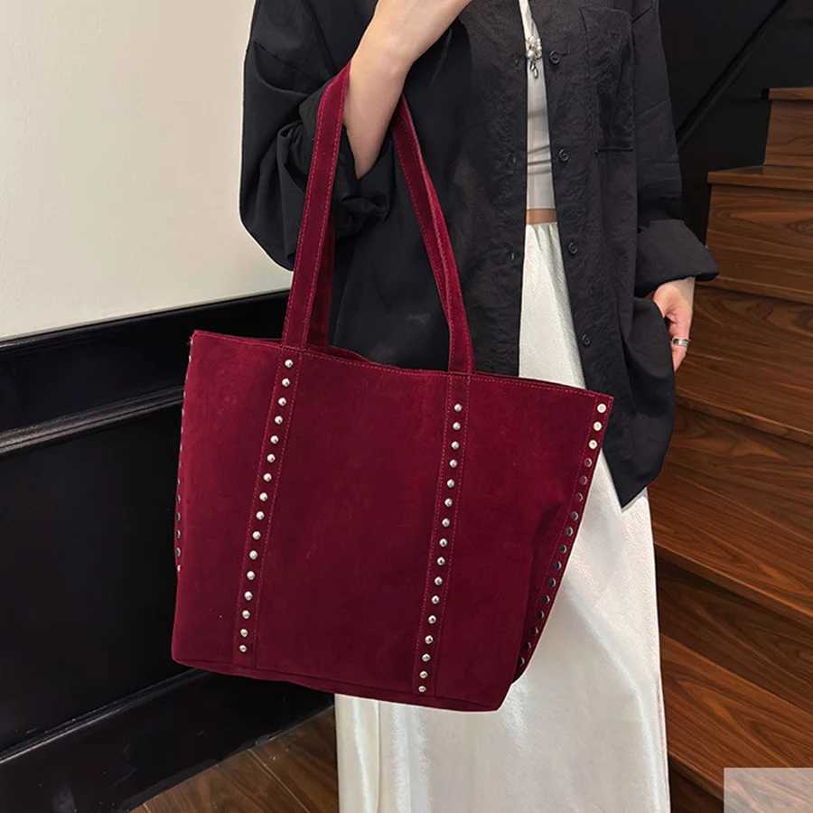 Totes Women Suede Shoulder Bag with Riveted Hobo Bag Large Capacity Purse Handbag Slouchy Bag Commuter Travel Totes Underarm Bag Bolsa X261016