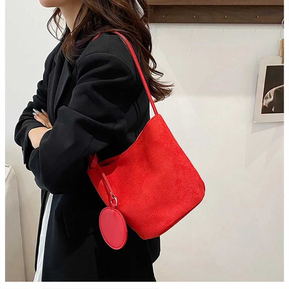 Totes Suede Shoulder Bag Bucket Bag with Round Pendant Large Capacity Solid Color Tote Bag Purse Vintage Commuter Handbag for Women X261016