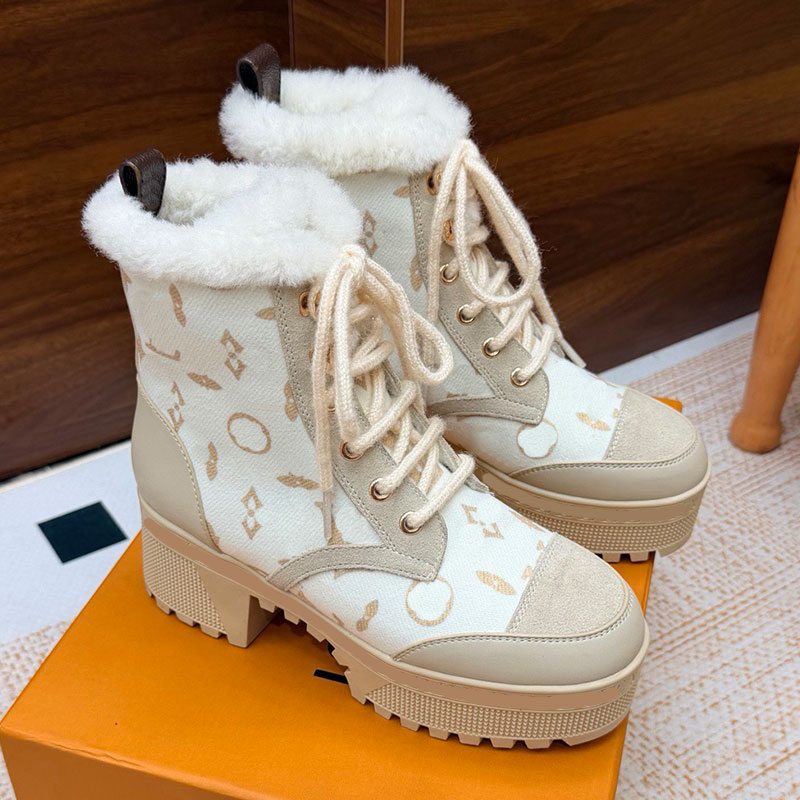 Ladies Laureate Platform Desert Boot Womens Suede Calf Leather Ankle Boots 1AKXZO Designer Printed Letters Short Boot Sheepskin Lining Rubber Outsol