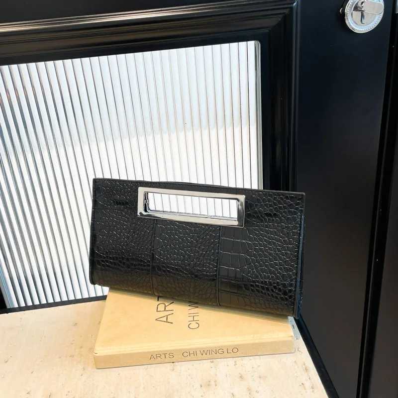 Evening Bags Fashion Crocodile Emboss PU Leather Clutch for Women Black Evening Bags Metal Grip Handle Tote Handbag Envelope Party Dinner Bag H26101