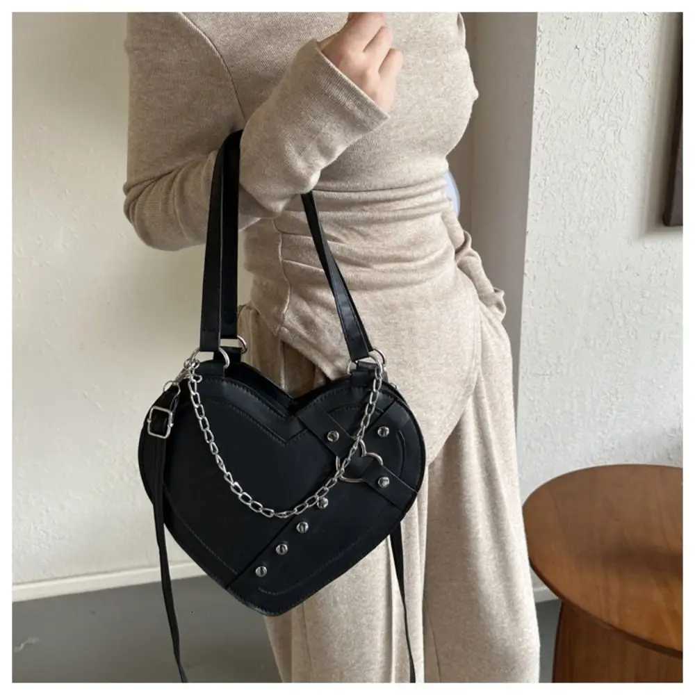 Totes Y2K PU Leather Black Shoulder Bag Chain Rivet Large Capacity Gothic Tote Bag Portable Heart Shaped Women Crossbody Bag Girls X261016