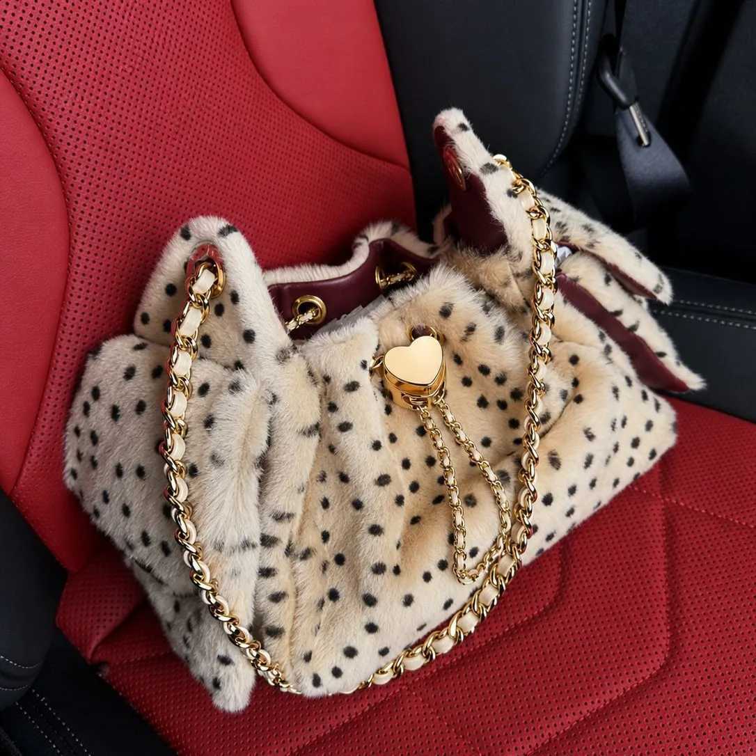 Totes Fashion Leopard Print Dot Faux Fur Buckets Bag Winter Fashion Fluffy Drawstring Crossbody Chain Luxury Plush Shoulder Handbag X261016