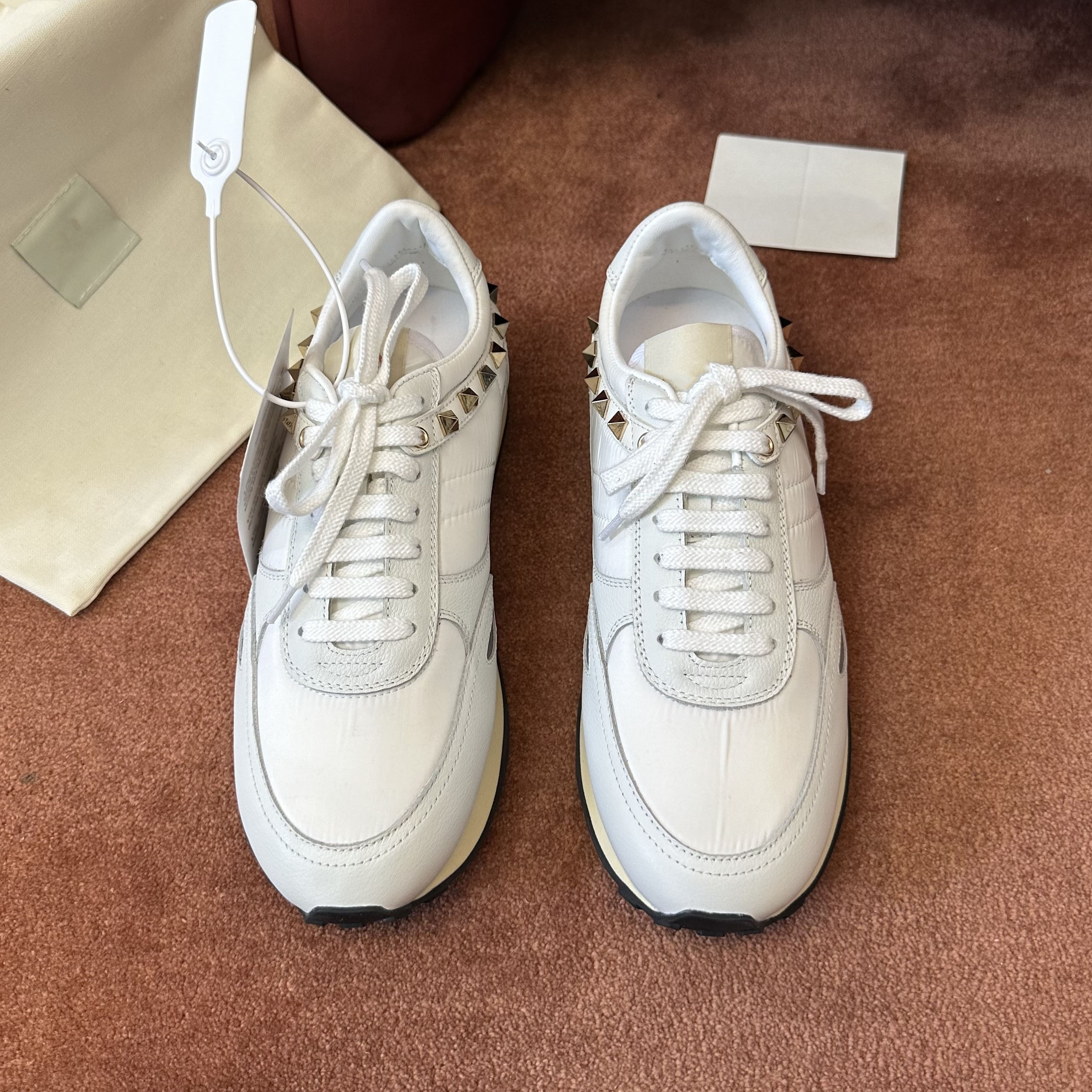 Women Rivet Decor Lace Up Sneakers, Mixed Fabric & Cow Leather Casual Trainers, Spiked Ornament, Footwear for Daily Street & Walking Wear