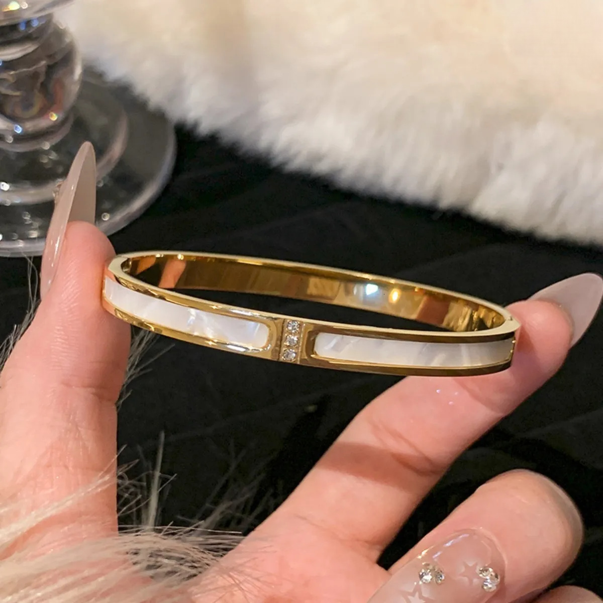 2025 New Designer Necklace for Women Original Jewelry Gold Titanium Steel Bracelet Zircon Couple Bracelet Light Luxury Bracelet 817